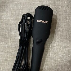 Amika Smoothing Brush Polished Perfection